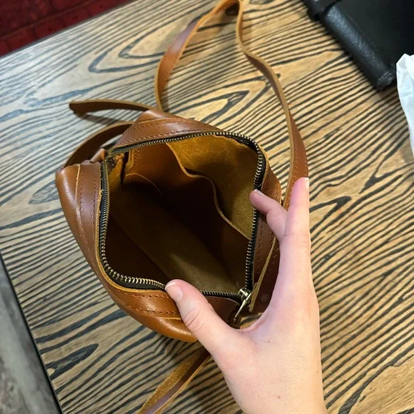 Portland Leather Cross Body - Picture 3 of 4